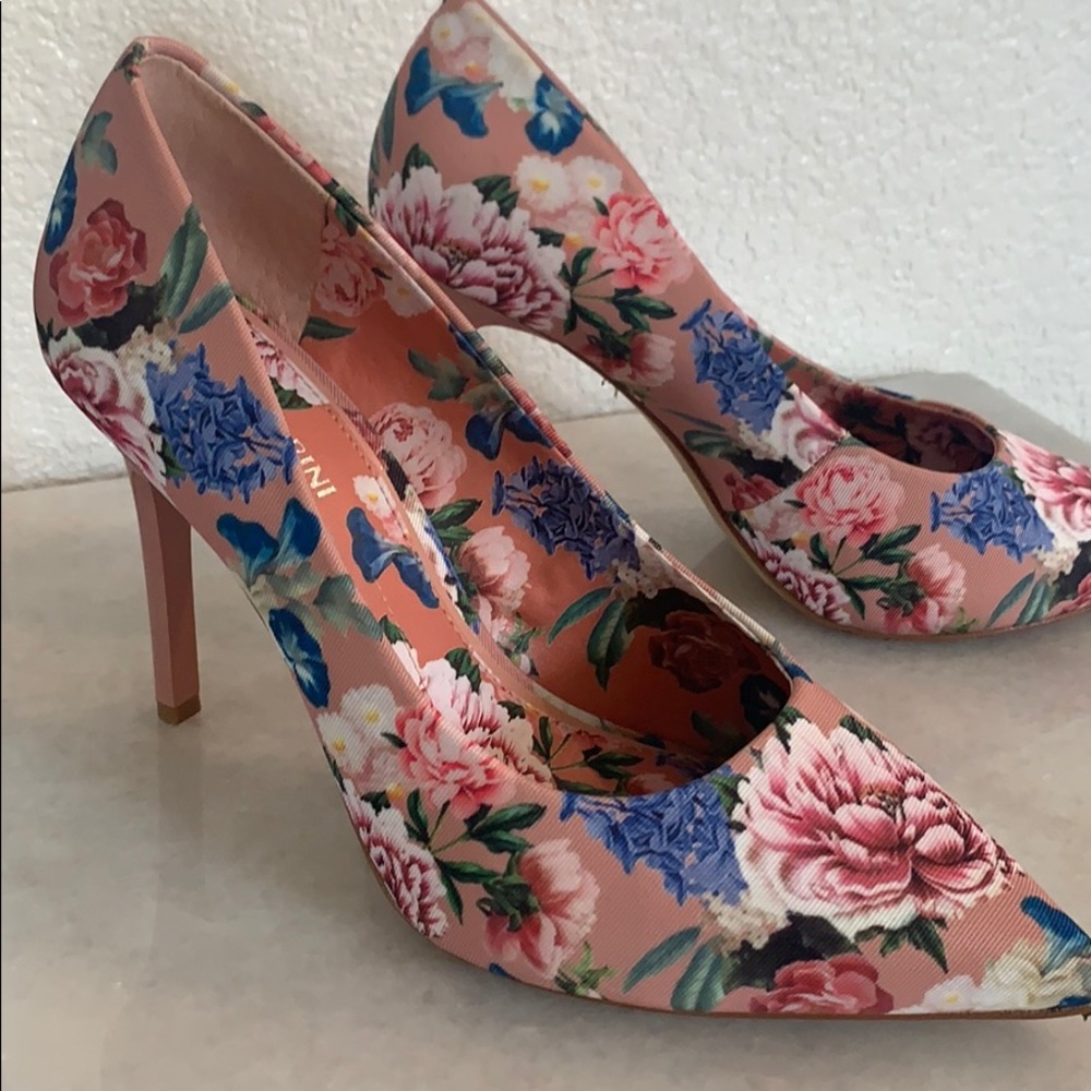 Floral pumps